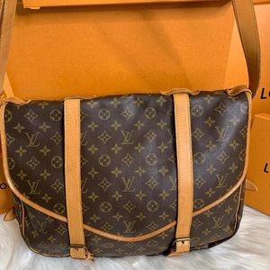 Louis Vuitton Saumur 43 Monogram! In very good condition!